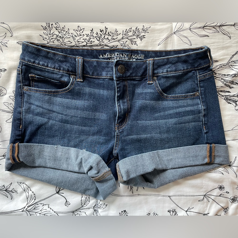 💙 American Eagle Midi Dark Wash Denim Shorts